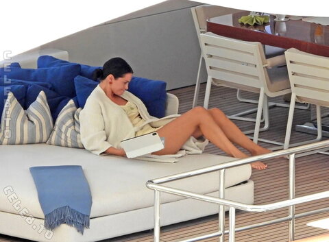 Selena Gomez nude photo 3