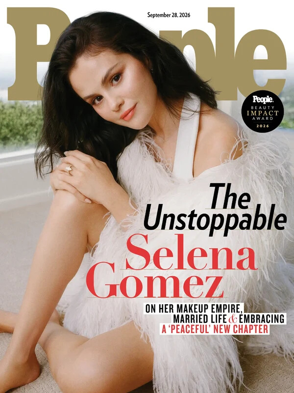 Selena Gomez nude photo 2