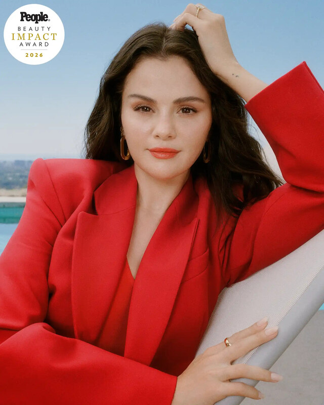 Selena Gomez nude photo 10