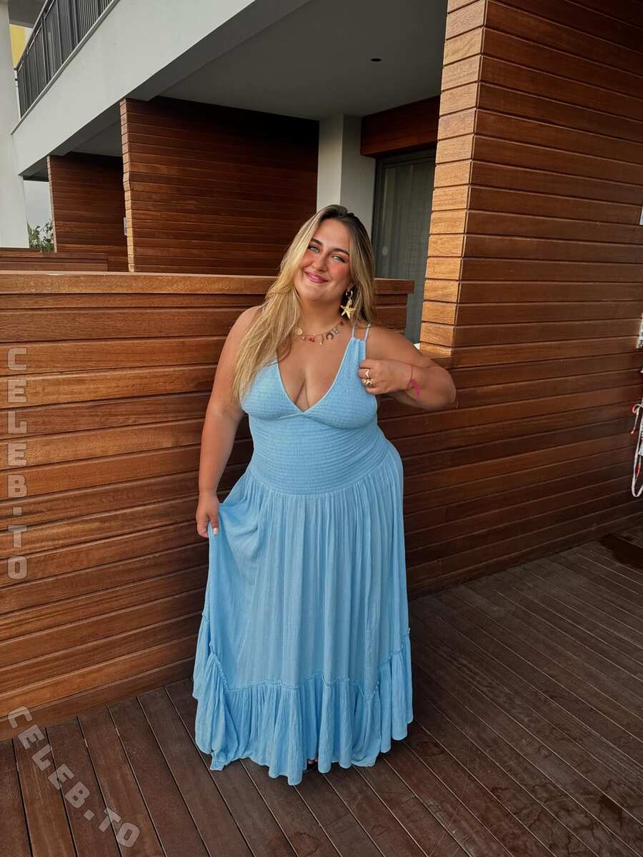 Selfiesandra nude photo 2