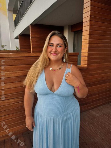 Selfiesandra nude photo 14