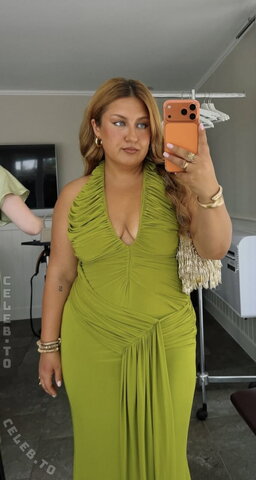 Selfiesandra nude photo 1