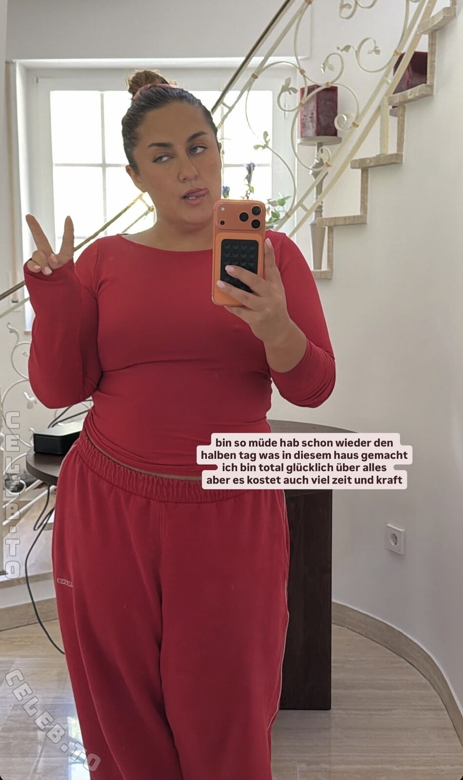 Selfiesandra nude photo 1