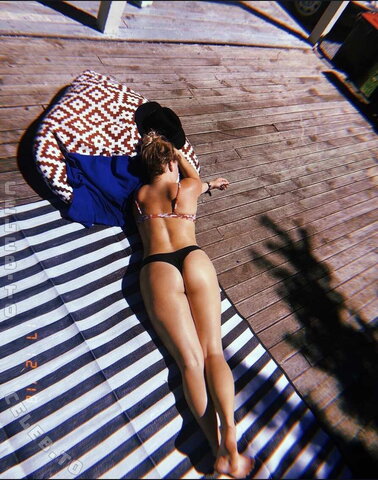 Selina Hager nude photo 12