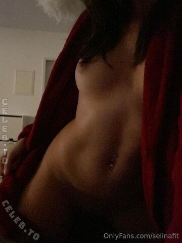 SelinaFit nude photo 6