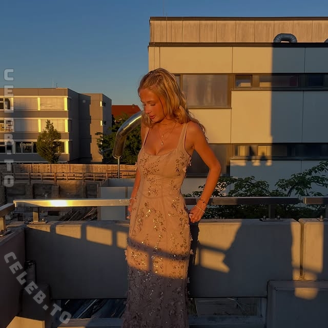 selinahddl nude photo 2