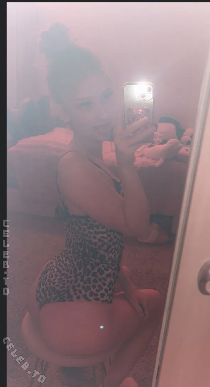 Selina.orz nude photo 1