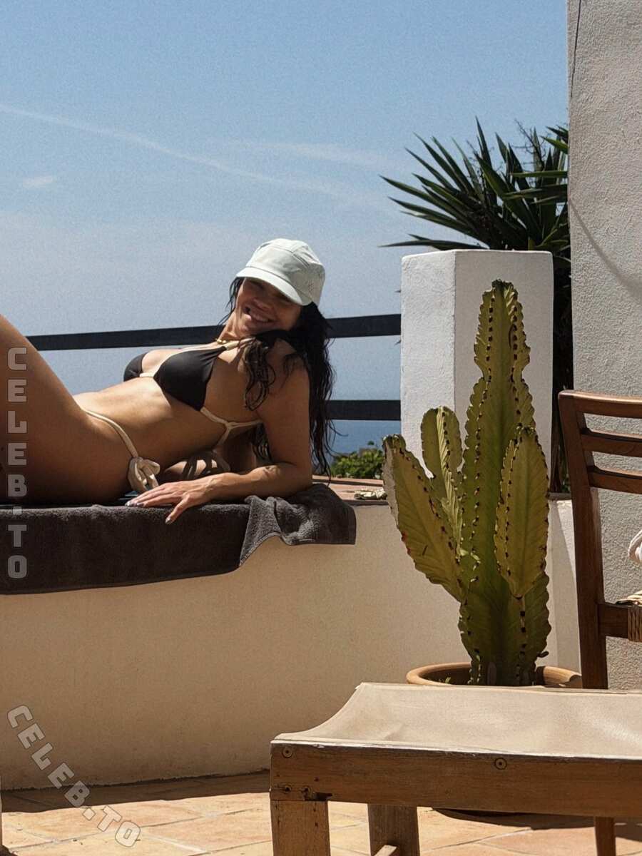 Selinszn_ nude photo 4