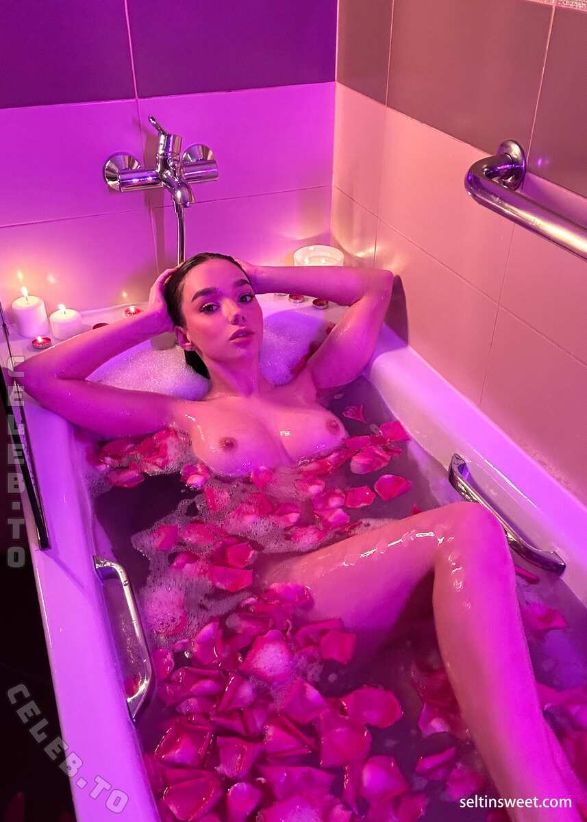 Seltin nude photo 23
