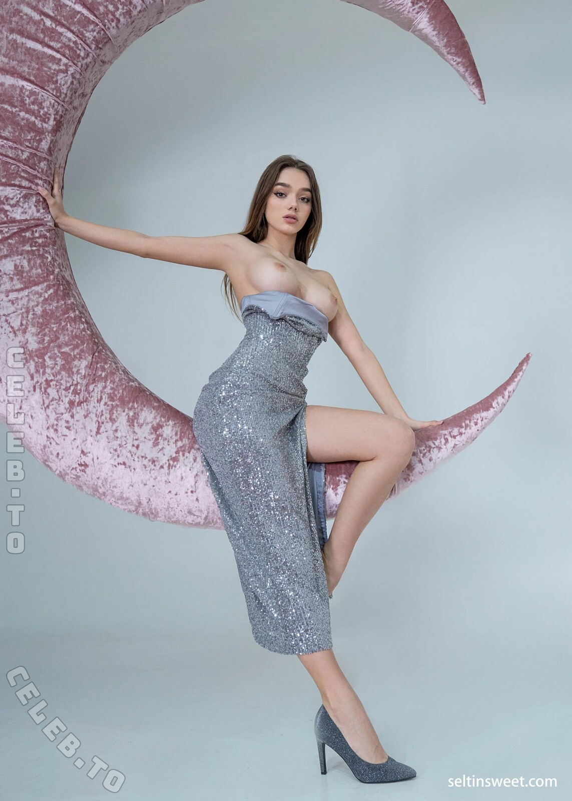Seltin nude photo 5