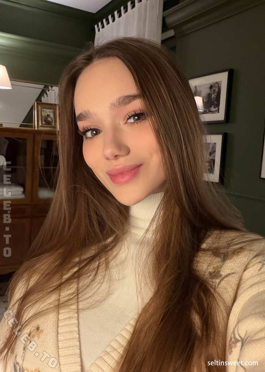 Seltin nude photo 2