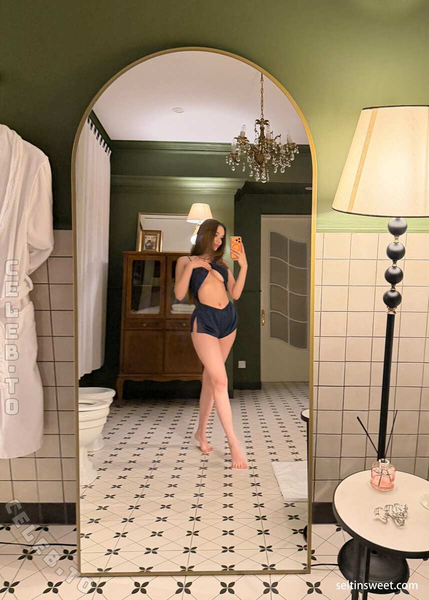 Seltin nude photo 4