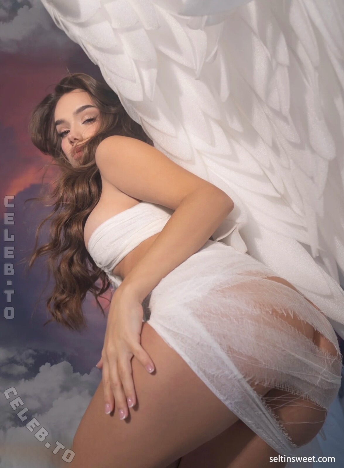 Seltin nude photo 8