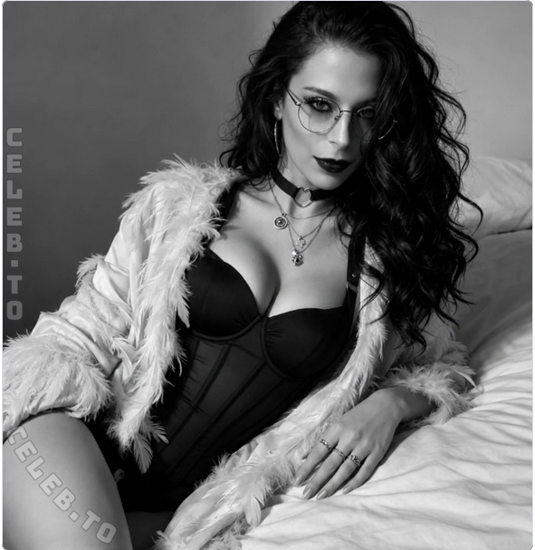 Senta_Kristall aka Sentaurban19 nude photo 1