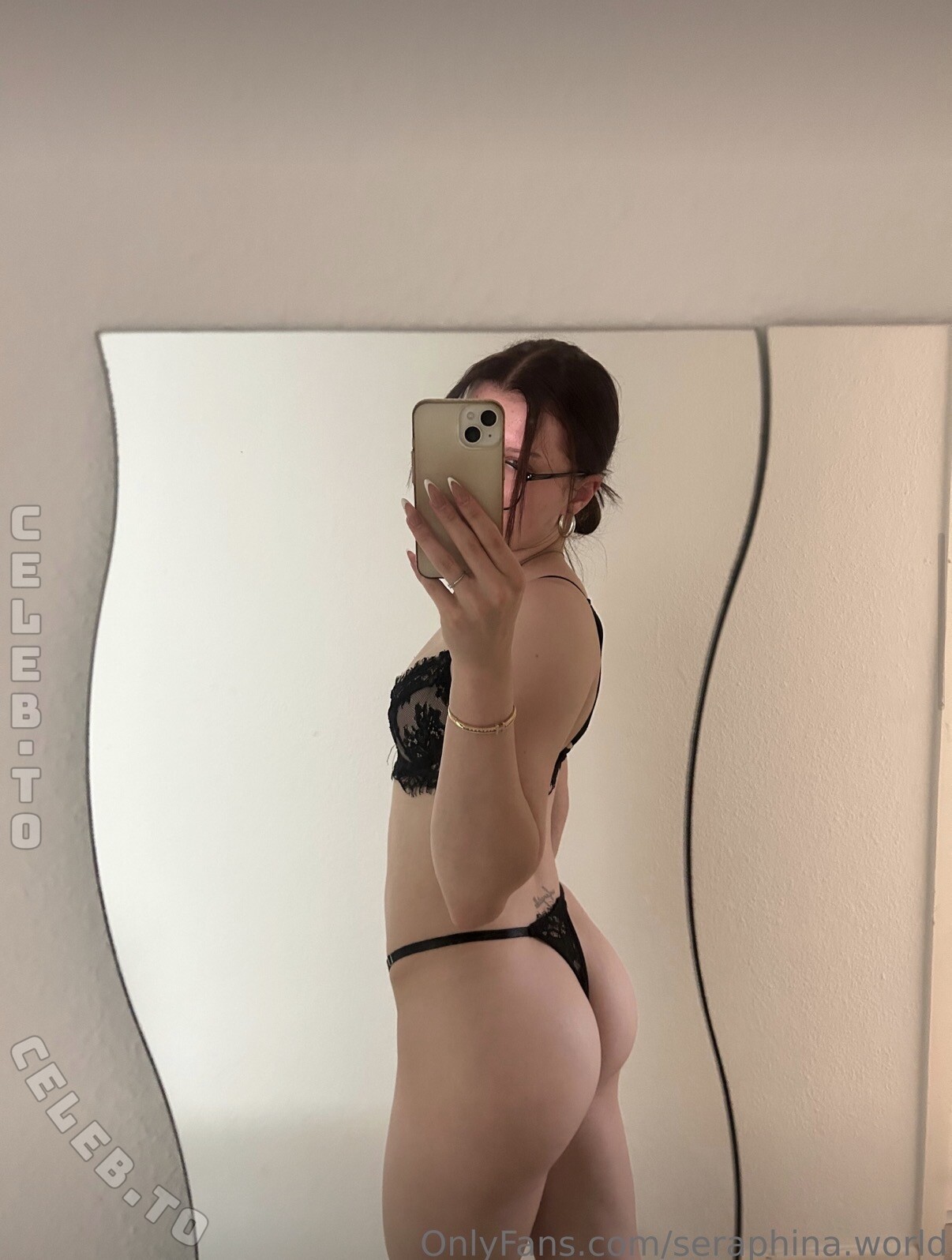 seraphina.world nude photo 2