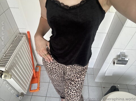 seraphina.world Sexy (4 photos)