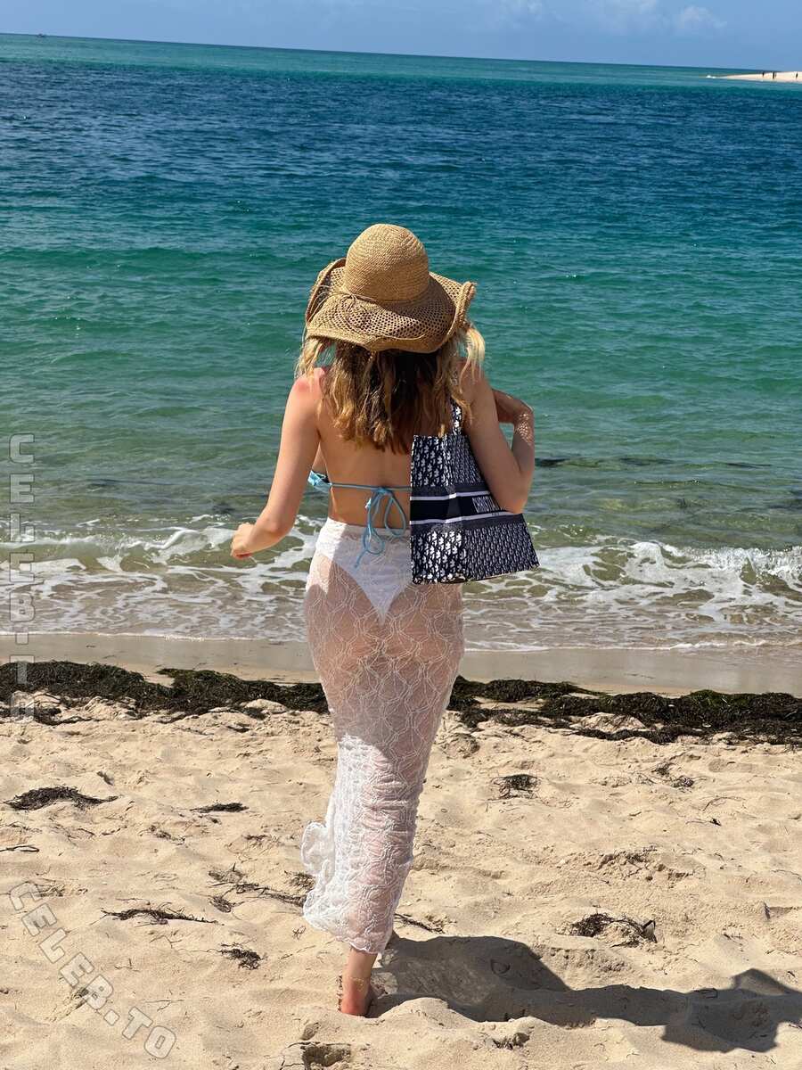 Serena Skybourne nude photo 6