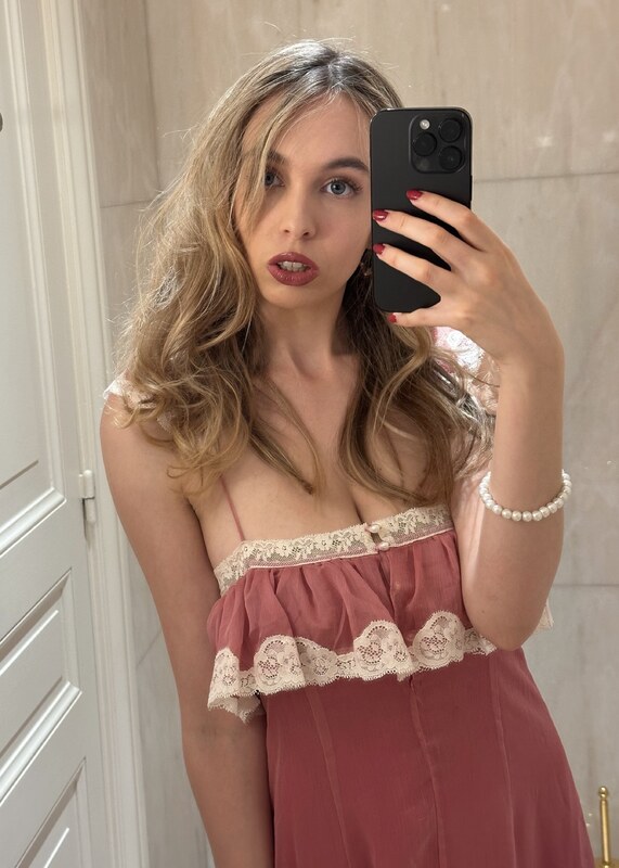 Serena Skybourne nude photo 6