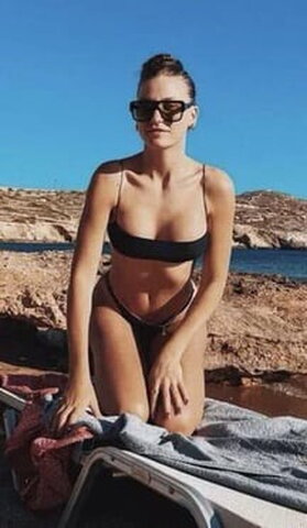 Serenay Sarıkaya nude photo 26