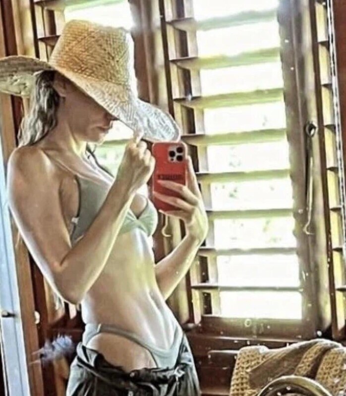Serenay Sarıkaya nude photo 8