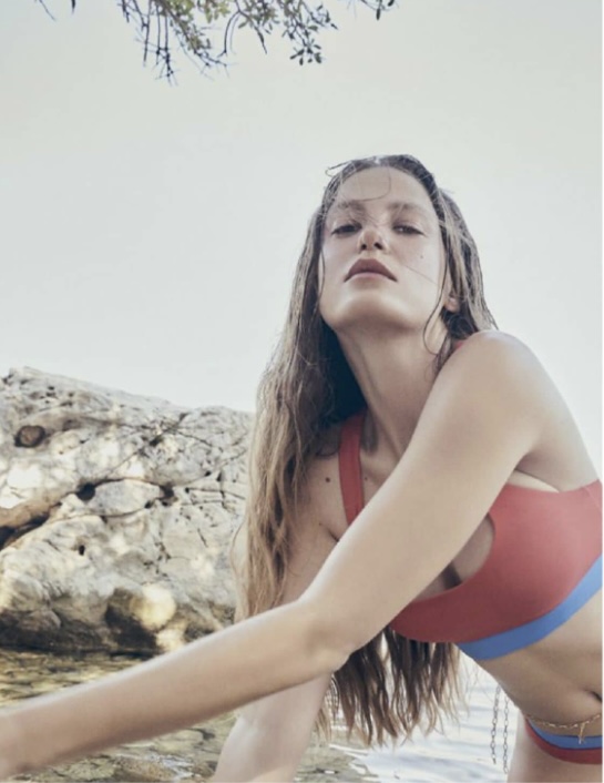 Serenay Sarıkaya nude photo 15