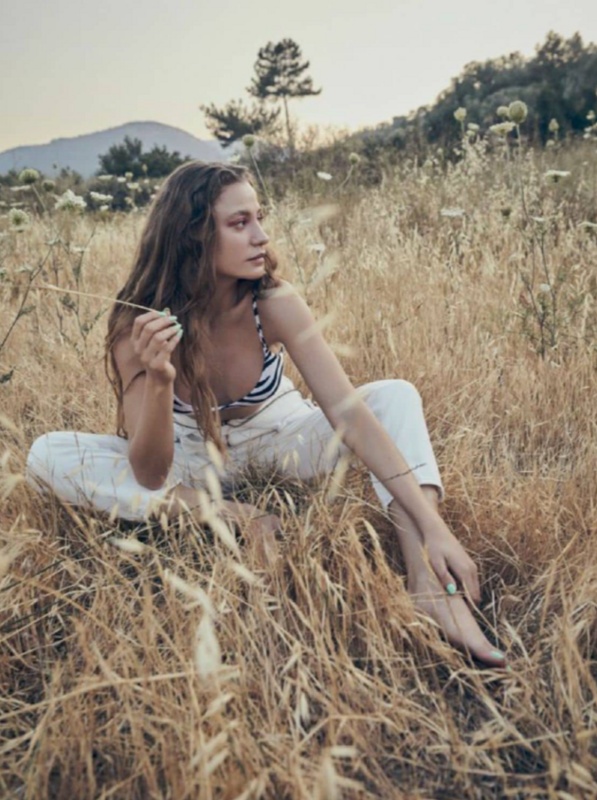 Serenay Sarıkaya nude photo 27