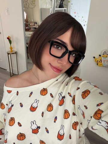 Serinide Social Media Thread New (4 photos)