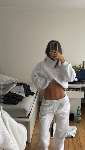Serra.tzcn nude photo 3