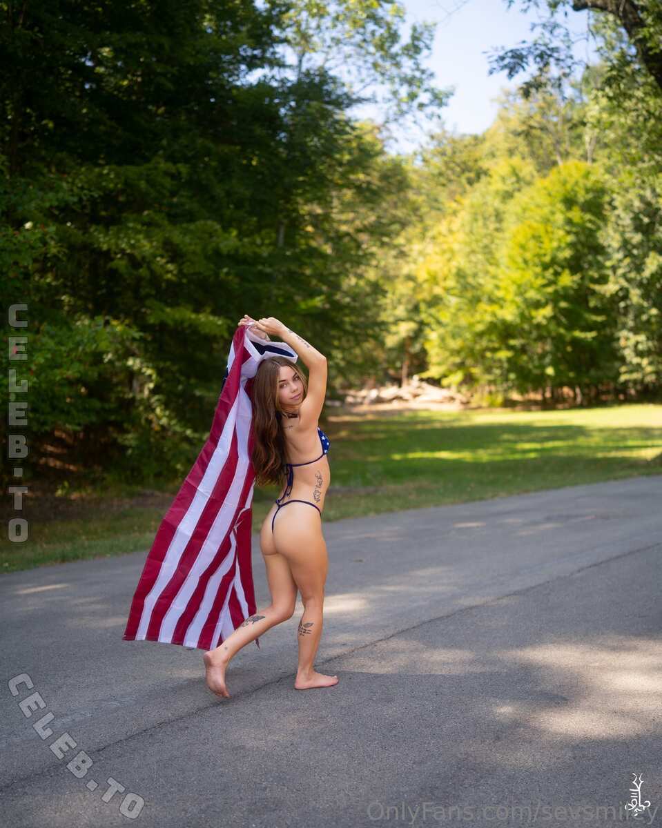 Sevsmiley nude photo 11