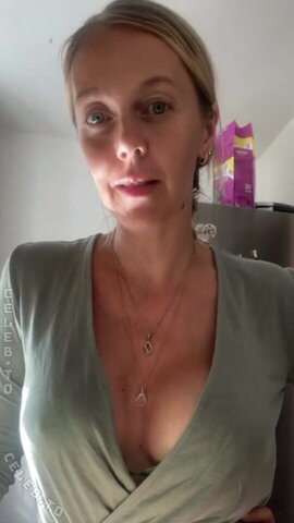 Sexy Julia nude photo 14