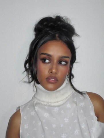 Shabana Azeez Hot (3 photos)