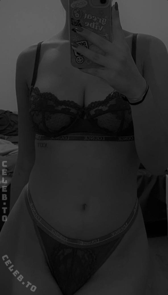 Shabenai nude photo 20