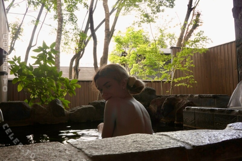 Shadsi nude photo 2