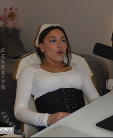 shakiravv nude photo 38