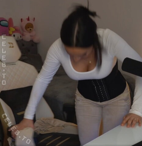 shakiravv nude photo 10