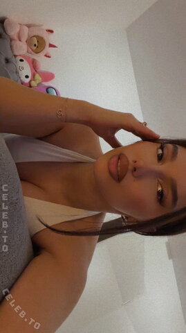 shakiravv nude photo 2