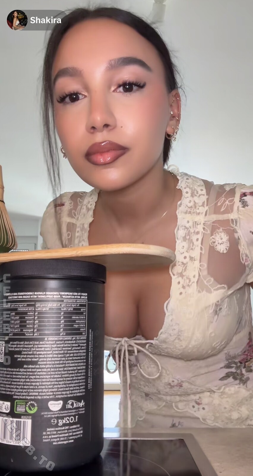 shakiravv nude photo 8