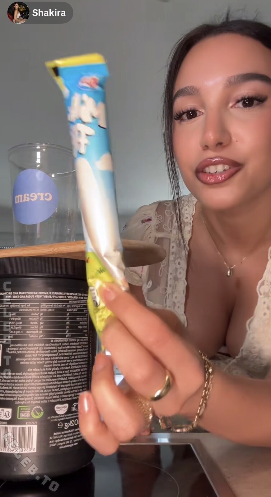 shakiravv nude photo 16