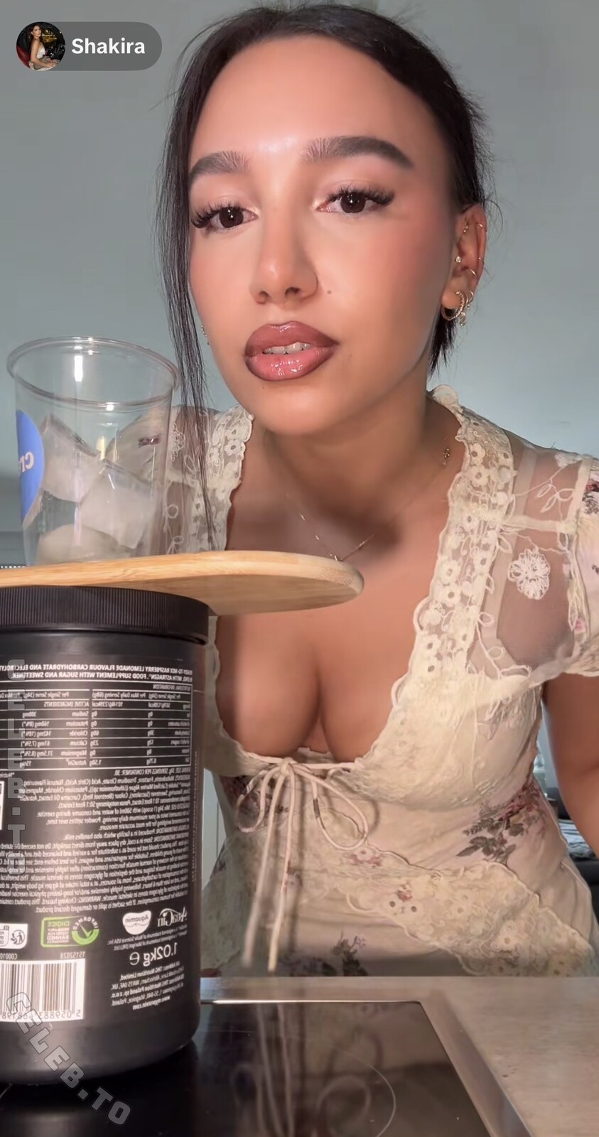 shakiravv nude photo 18
