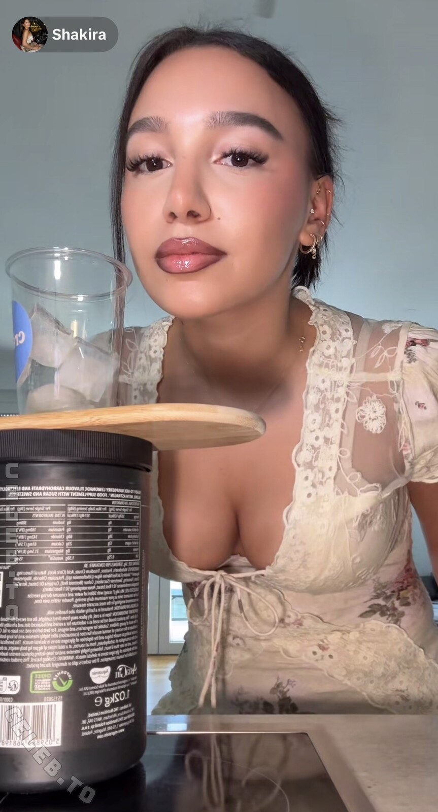 shakiravv nude photo 19