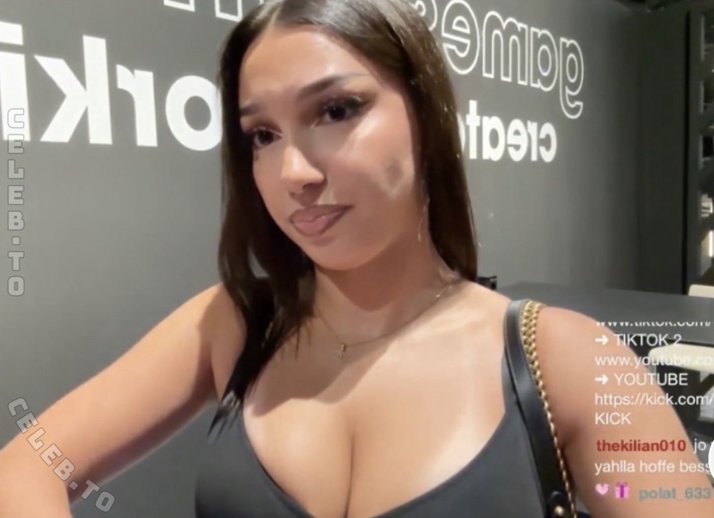 shakiravv nude photo 1