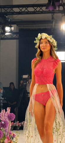 Shania Geiss – With cameltoe