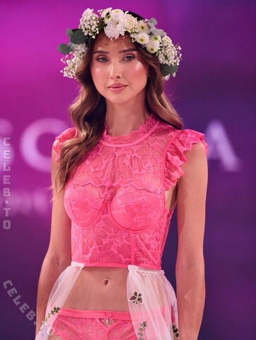 Shania Geiss Hot (3 photos)
