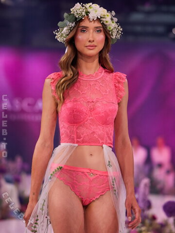 Shania Geiss photo 3