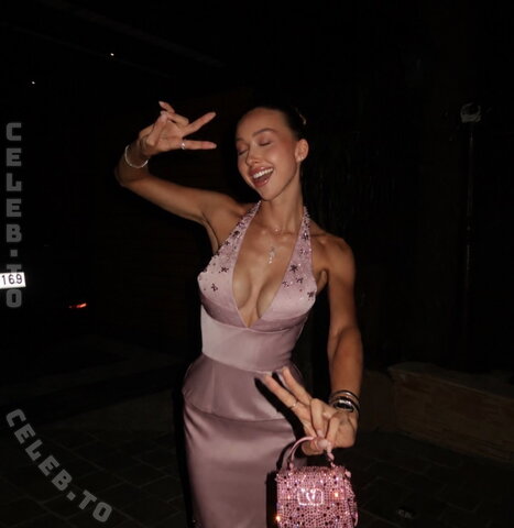 Shania Geiss nude photo 16