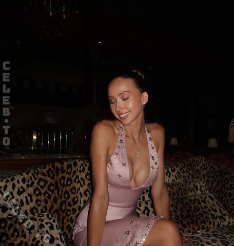 Shania Geiss nude photo 15