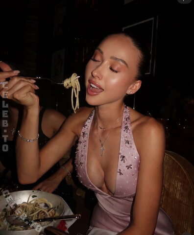 Shania Geiss nude photo 12