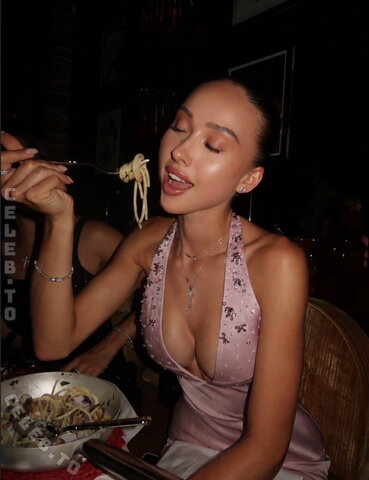 Shania Geiss Sexy (1 photo)