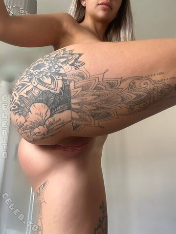 Shania Howard nude photo 5