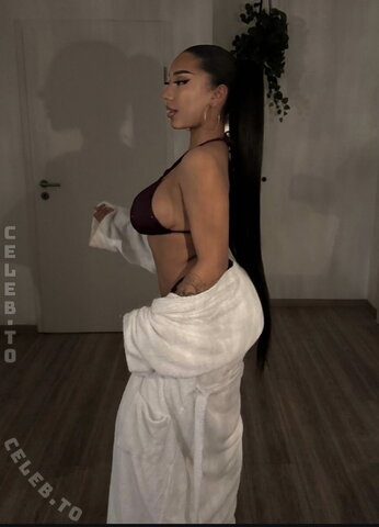 shaniaa.d1or nude photo 2
